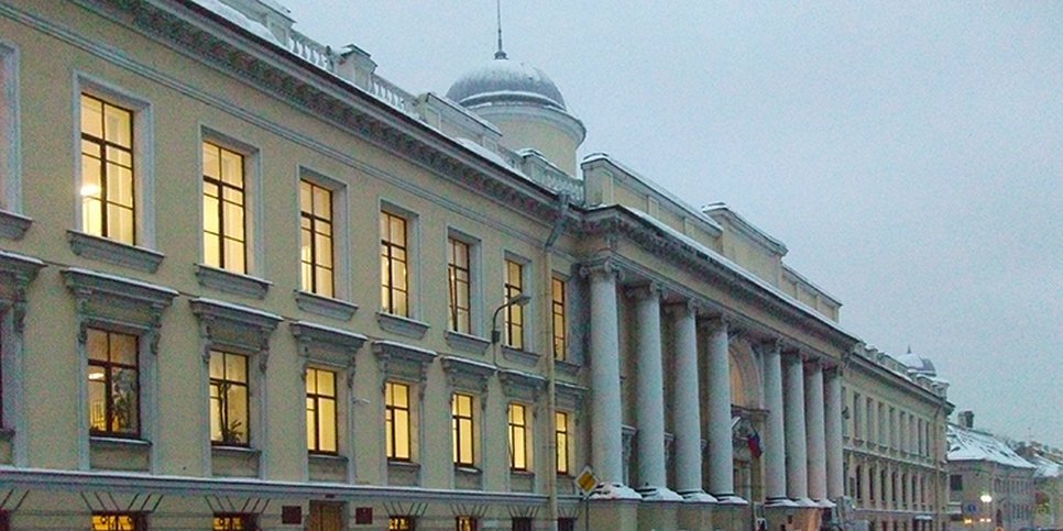 写真:サンクトペテルブルクのレニングラード地方裁判所の建物
