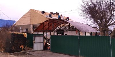 Kuva: kun Roman Makhnev oli telkien takana, hänen äitinsä talo paloi