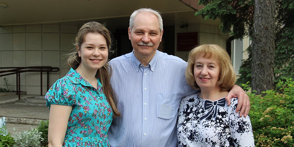 Foto: Gennadiy Shpakovskiy con la sua famiglia prima della sentenza