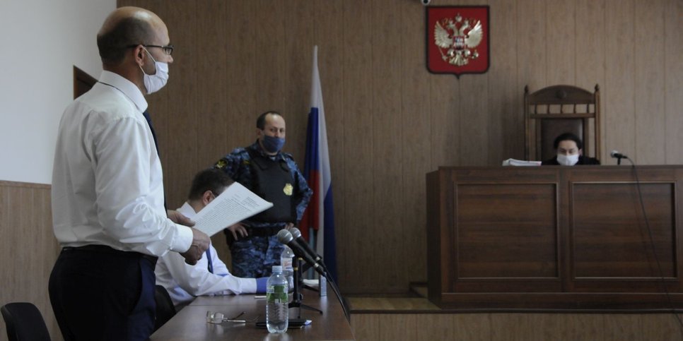 写真:法廷でのユーリー・ザリパエフ