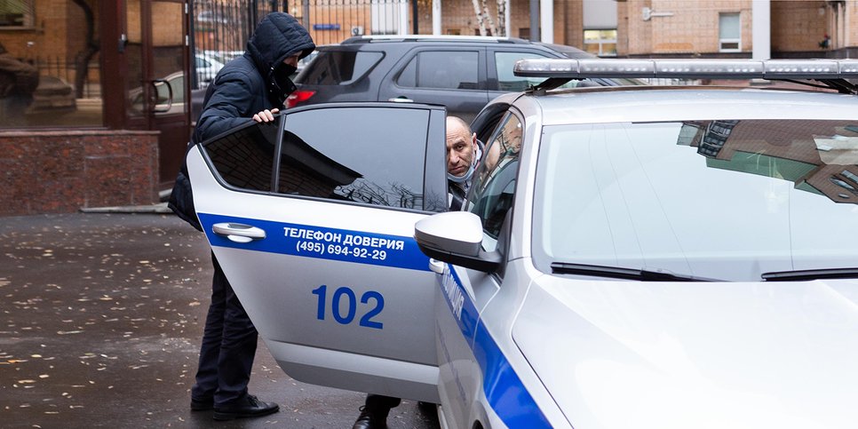Auf dem Foto: Vardan Zakaryan nach der Sitzung des Bezirksgerichts Presnensky, Moskau, 30. November 2020