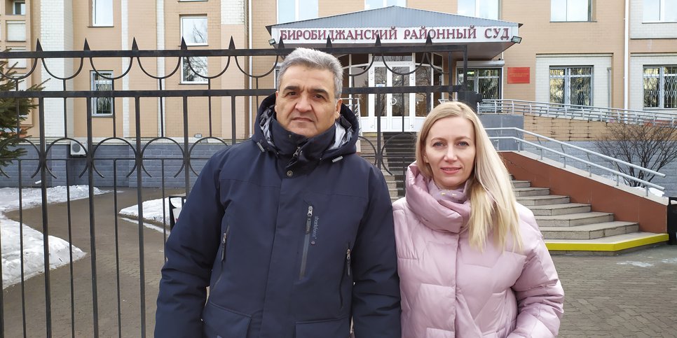 На фото: Светлана Монис с мужем Аламом Алиевым. Биробиджан, 15 февраля 2021 года