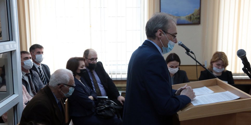 Юрий Вааг и другие подсудимые во время выступления с последним словом в Перми. Апрель 2021 года