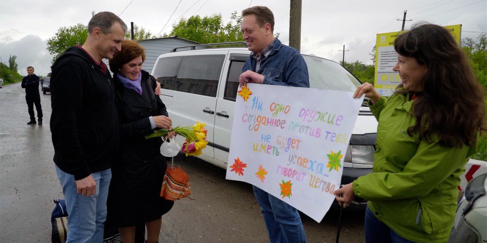 The wife and fellow believers meet Konstantin Bazhenov near the border with Russia. Ukraine, May 19, 2021