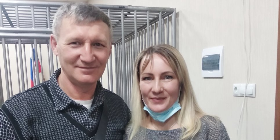 En la foto: Anastasia Guzeva con su marido el día del llamamiento