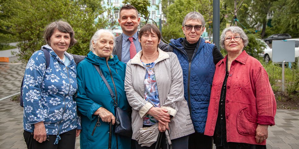 Na foto: Raisa Usanova, Nina Purge, Valentin Osadchuk, Nadezhda Anoykina, Nailya Kogay e Lyubov Galaktionova