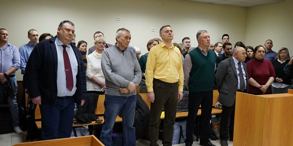 Слева направо: Виталий Комаров, Иван Чайковский, Сергей Шаталов, Юрий Чернышев и Вардан Закарян в день вынесения приговора