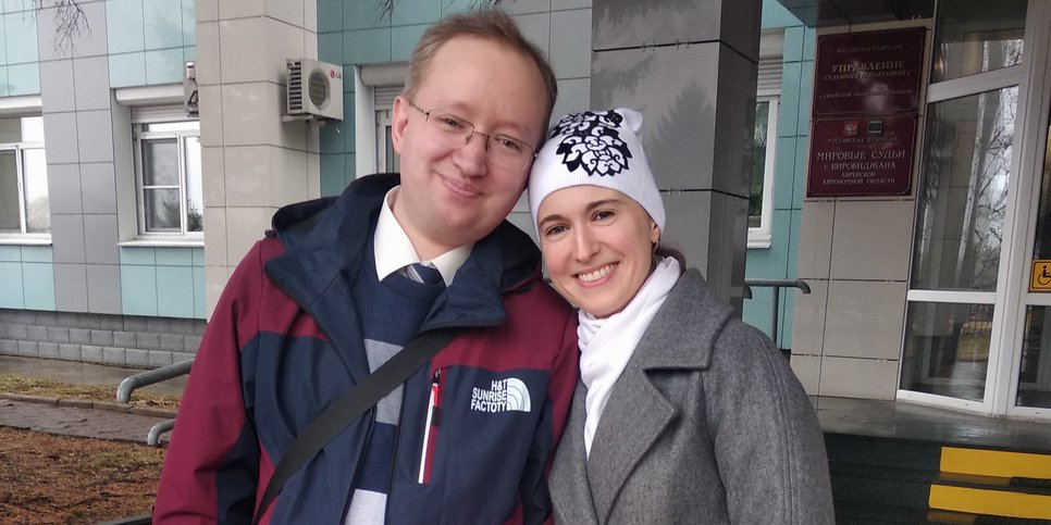 Yevgeny Egorov with his wife on the day of the appeal