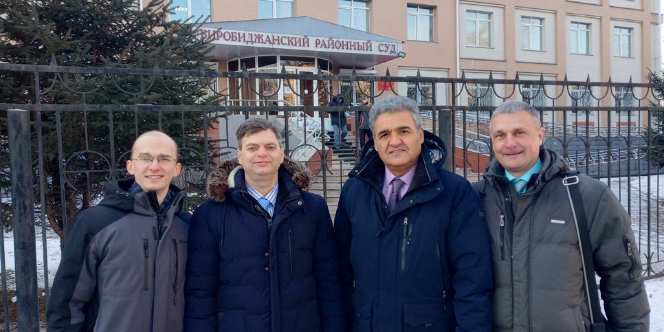 谢尔盖·舒利亚连科、瓦列里·克里格、阿拉姆·阿利耶夫和德米特里·扎古林在法庭上。2020 年 11 月
