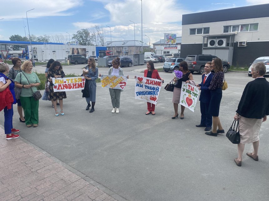 判决当天的多尔日科夫之友