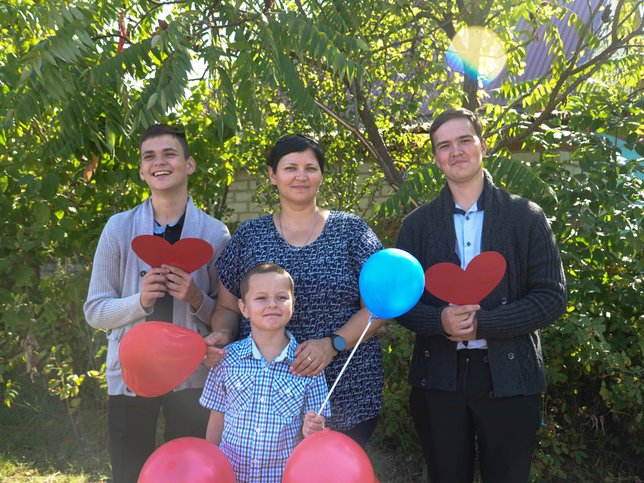 Mariya Beltikova and her three sons waiting for Maksim's release