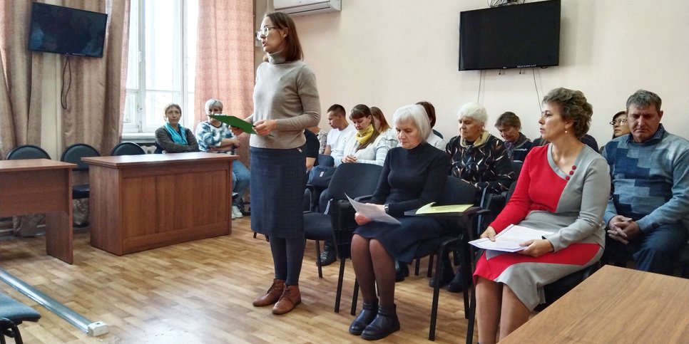 从左到右：玛格丽塔·莫伊谢延科、加林娜·亚齐克和叶莲娜·亚齐克在法庭上