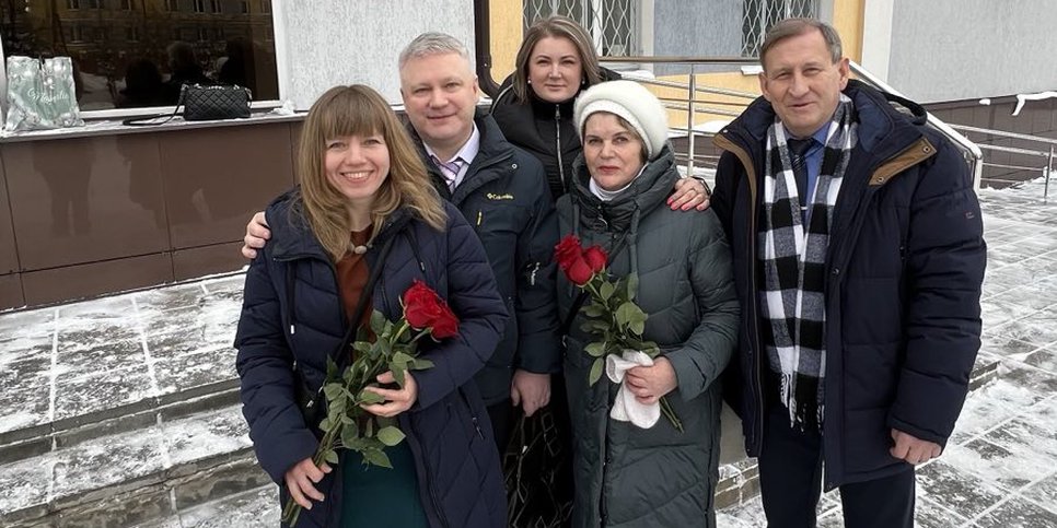 Слева направо: супруги Михайловы, Светлана Шишина, Светлана Рыжкова и Алексей Архипов в день оглашения приговора