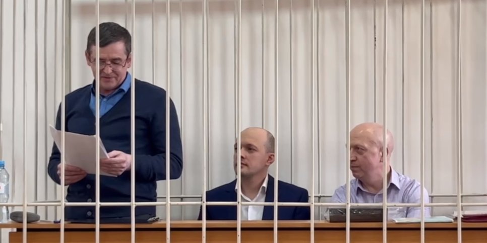 2023年4月13日、法廷でのセルゲイ・コシヤネンコ、リナト・キラモフ、セルゲイ・コロリョフ
