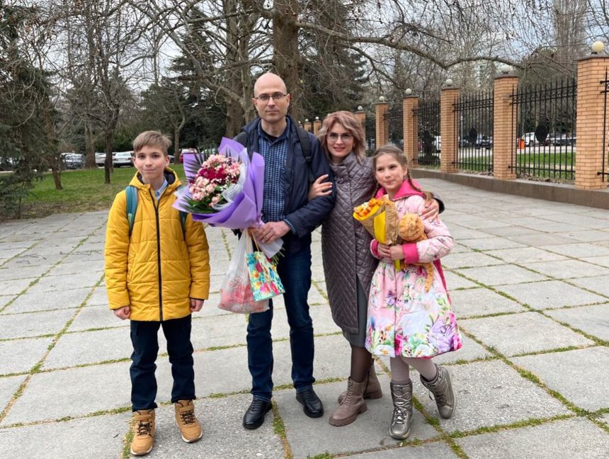 Тарас и Дарья Кузьо с детьми. Март 2024 г.