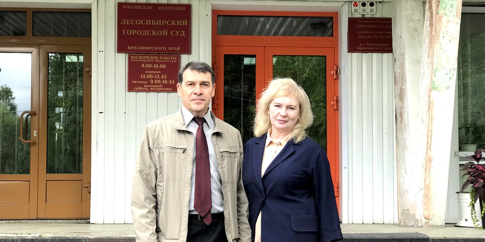 Valeriy and Irina Schitz at the court building. June 2024