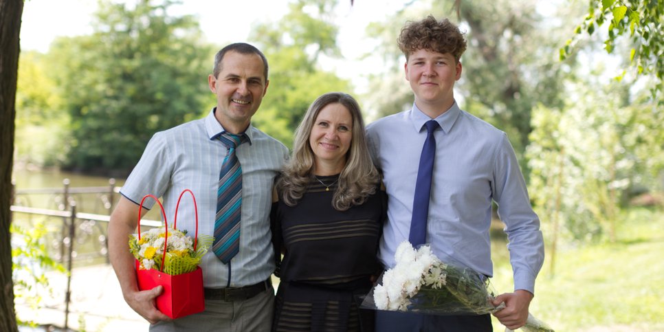 Irina Ouchakova avec son mari et son fils le jour de la condamnation