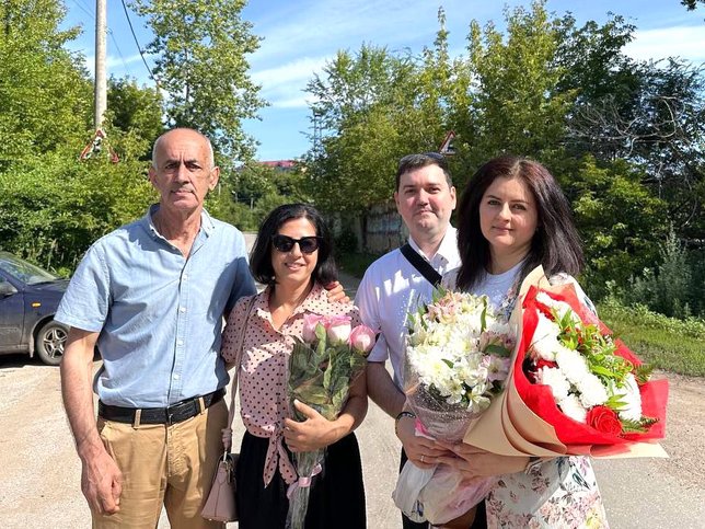  Left to right: Sona's father, sister, husband and Sona after her release. July 2025