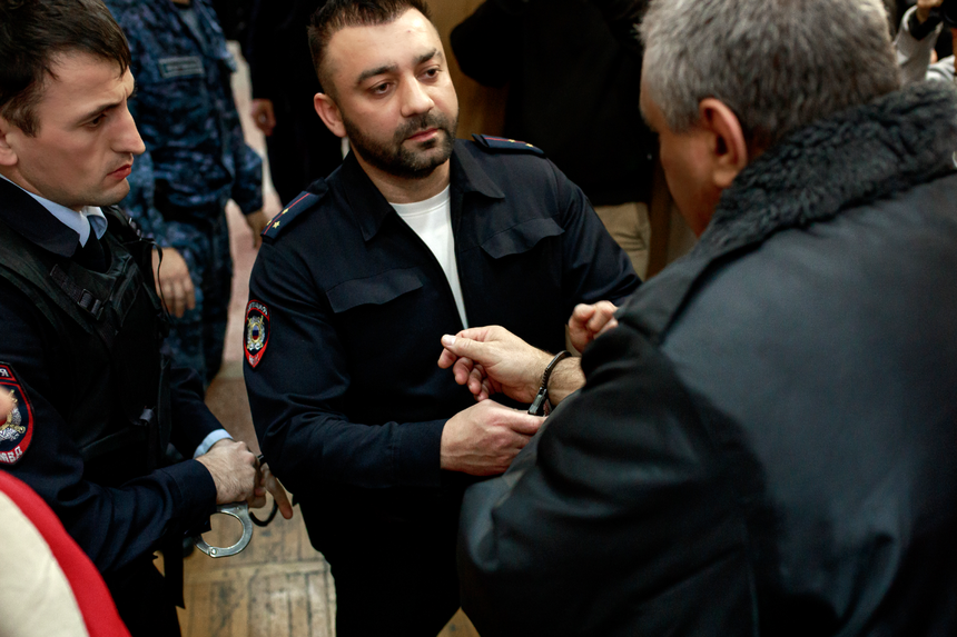 Anatoliy viene ammanettato proprio in aula. Dicembre 2025